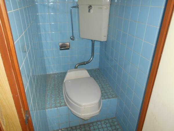 生駒郡三郷町信貴ケ丘１丁目の住宅付店舗（建物一部）