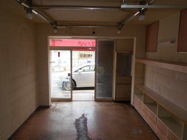 生駒郡三郷町信貴ケ丘１丁目の住宅付店舗（建物一部）