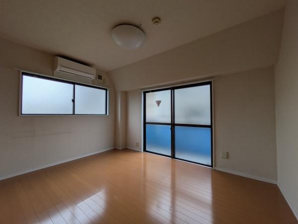 小島ビル(洋室)
