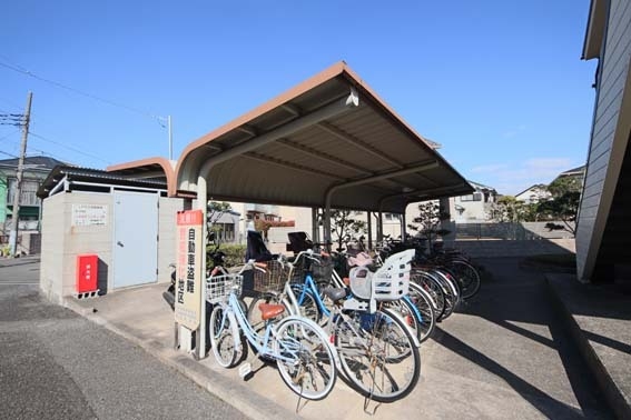 草加市氷川町のアパート
