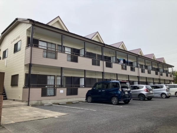草加市氷川町のアパート