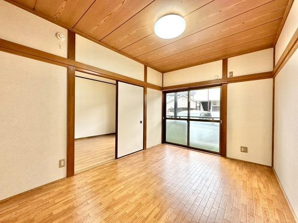 草加市氷川町のアパート