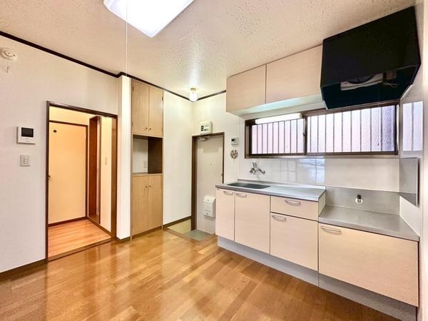 草加市氷川町のアパート