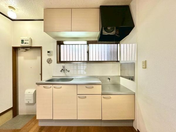 草加市氷川町のアパート