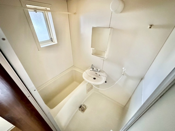 草加市氷川町のアパート