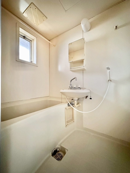 草加市氷川町のアパート