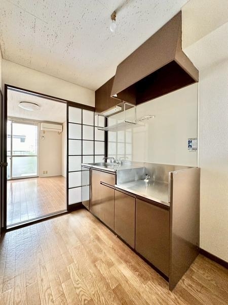 草加市氷川町のアパート