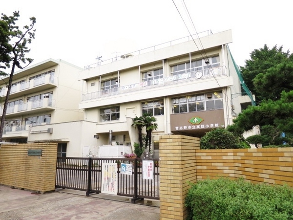習志野市東習志野6丁目のテラスハウス(習志野市立実籾小学校)