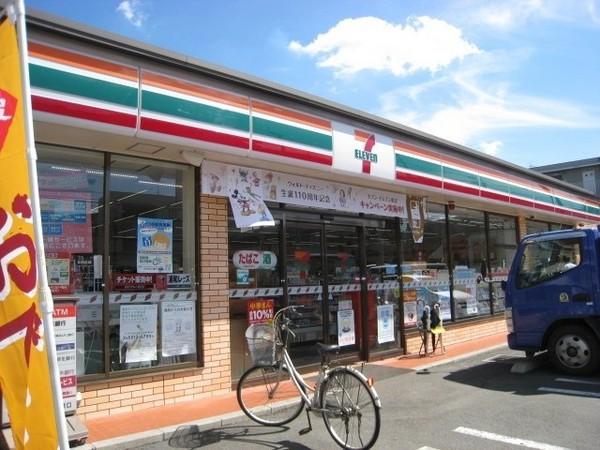 アスマックス南与野3　F棟(セブンイレブン与野鈴谷3丁目店)