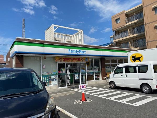ラレーブ東川口(ファミリーマート)