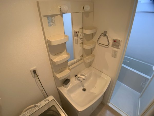 アクシス