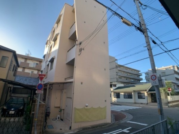 尼崎市南塚口町３丁目のハイツ