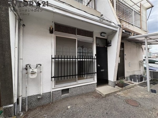 武庫町4丁目連棟貸家　西側の奥から2件目