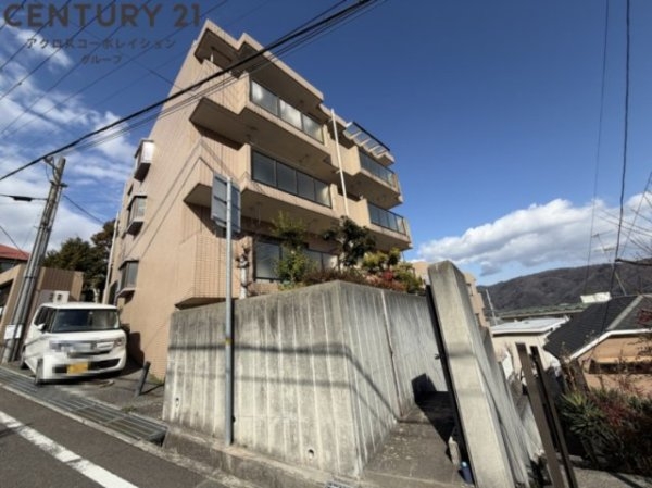 宝塚市花屋敷荘園３丁目のマンション