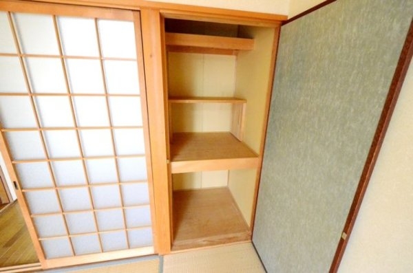 伊丹市瑞原２丁目のハイツ
