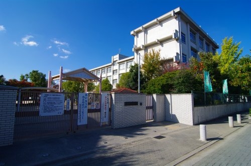 カキウチビル(尼崎市立　名和小学校)