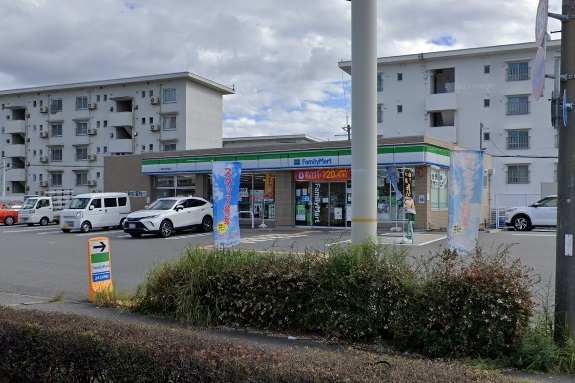 ロイヤルハイツ・Ｙ(ファミリーマート宝塚山本野里店)