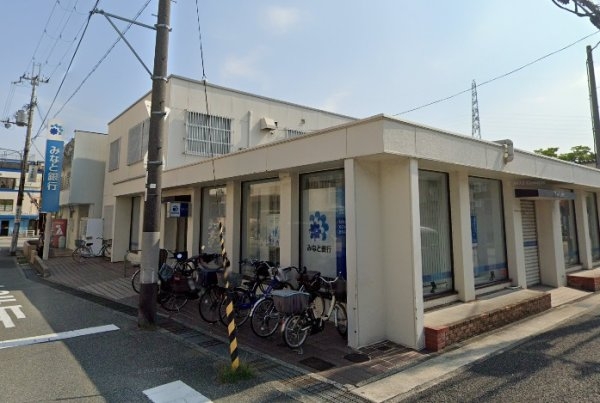 朝山タウンハウス　Ａ棟(みなと銀行昆陽里支店(昼休業導入店舗))
