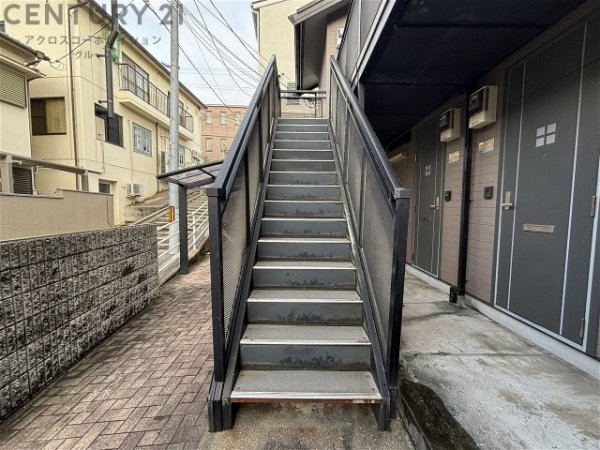 西宮市石刎町のハイツ