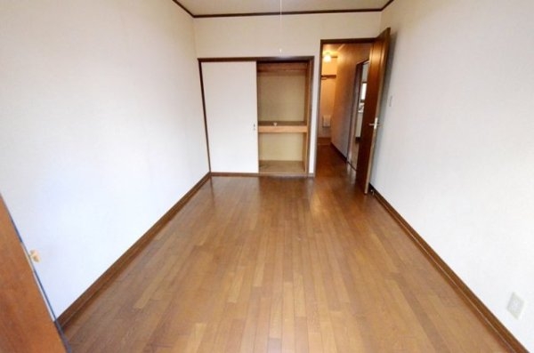 伊丹市瑞原２丁目のハイツ