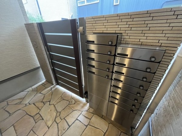 西宮市小松南町３丁目のハイツ