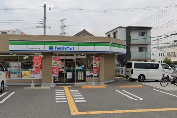 メゾン・オクダ(ファミリーマート宝塚ほしのそう店)