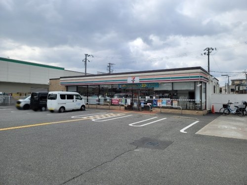 ヒカルサ尼崎栗山町(セブンイレブン尼崎南塚口町7丁目店)