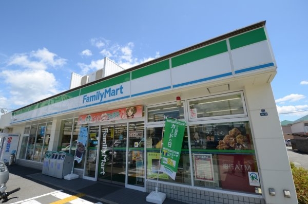 ロイヤルキャッスル(ファミリーマート宝塚警察署前)