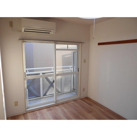 スタジオ・ニュートラッド