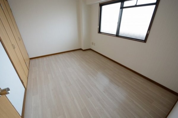 ハイツ岡本