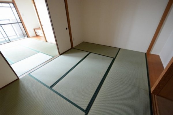 ハイツ岡本