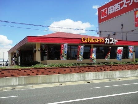 ハイツ桜台　西棟(ガスト伊丹桜台店)