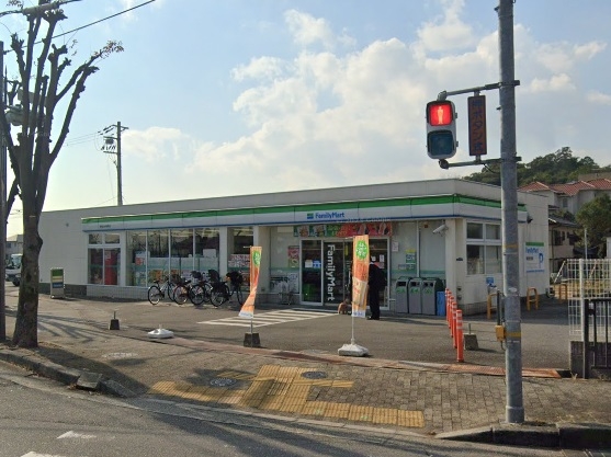 ハイム山本(ファミリーマート宝塚山本駅前店)