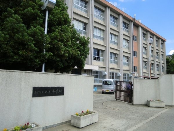 西宮市南昭和町の貸家(西宮市立　平木中学校)