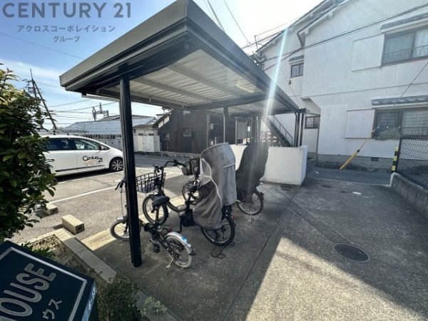 イーストハウス