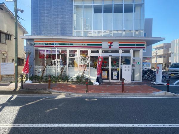 長岡京市開田３丁目のアパート(セブンイレブン長岡京市役所前店)