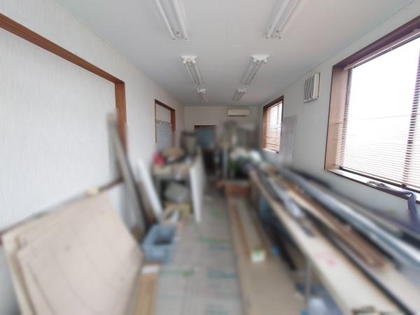 城陽市寺田水度坂の店舗（建物一部）
