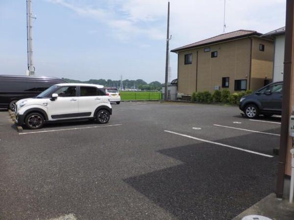 海老名市中新田１丁目のテラスハウス