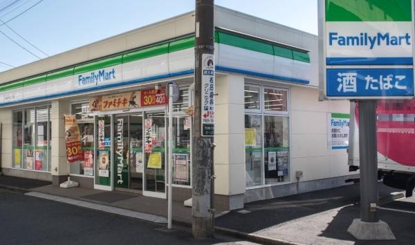 グラディート町田(ファミリーマート　相模大野三丁目店)