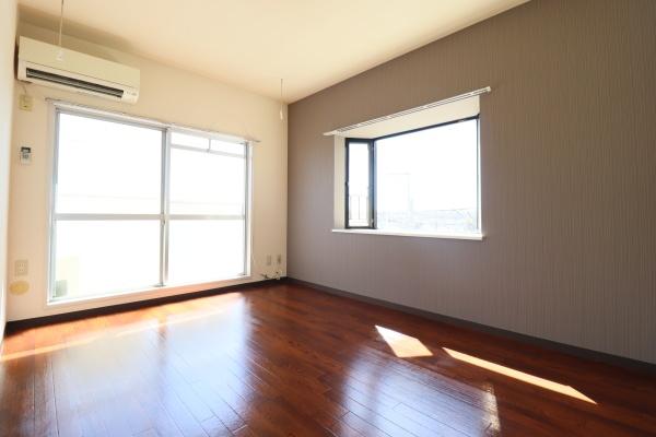 スクウェアパレス