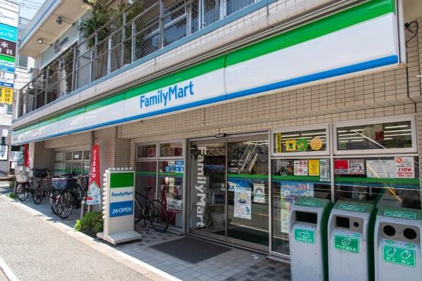 世田谷区駒沢２丁目のマンション(ファミリーマート駒沢二丁目店)