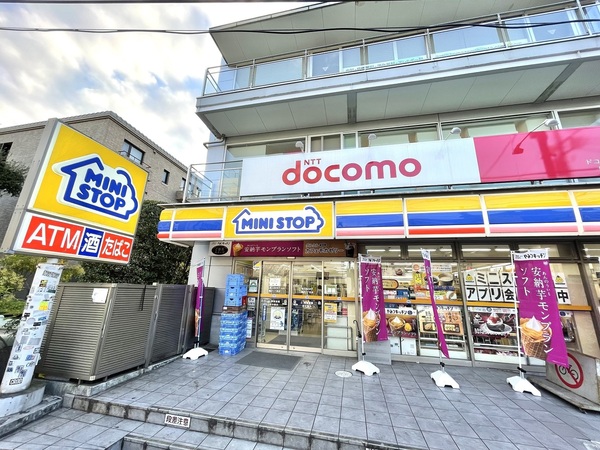 世田谷区駒沢１丁目のアパート(ミニストップ駒沢1丁目店)