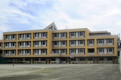 世田谷区中町３丁目のマンション(世田谷区立玉川中学校)