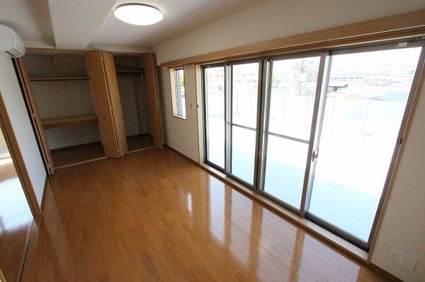 世田谷区中町３丁目のマンション