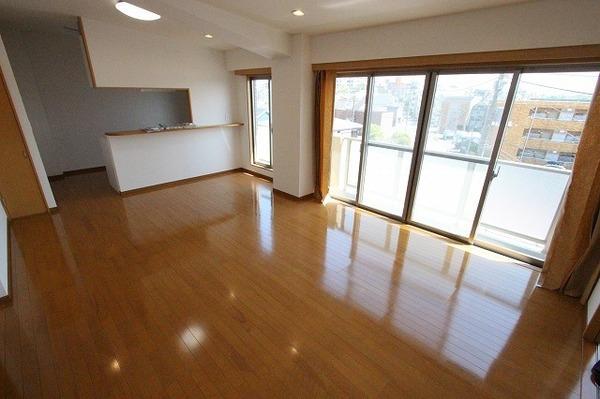 世田谷区中町３丁目のマンション