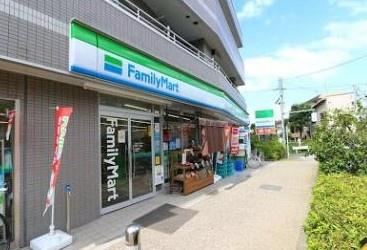 アデッソ・リベルタ世田谷弦巻(ファミリーマート弦巻一丁目店)