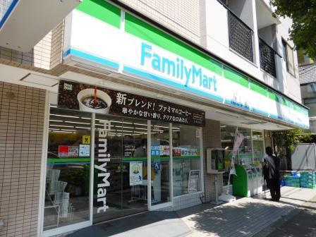 リテラス三軒茶屋サウス(ファミリーマート上馬交差点前店)