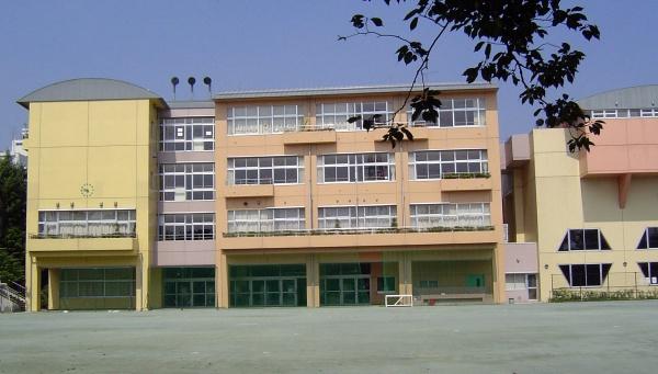 フィカーサ深沢(世田谷区立東深沢中学校)