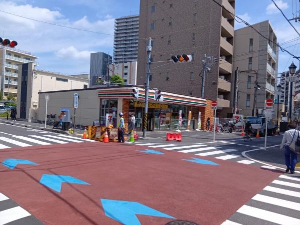 グランドゥール登戸(コンビニ「セブンイレブン」)