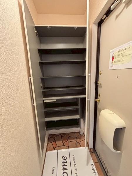 ラシュレメゾン・A(玄関)